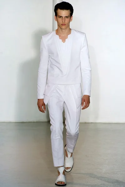 Look 13